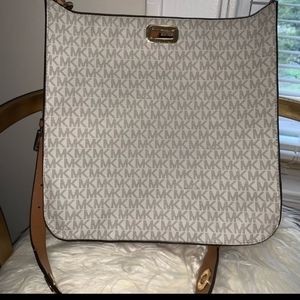 Michael kors crossbody bag